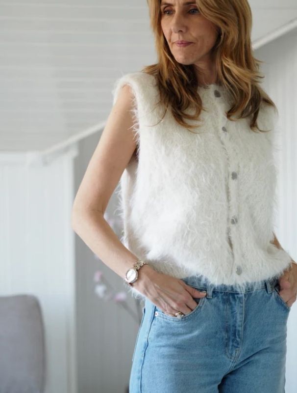 Fuzzy Vest (papirformat)