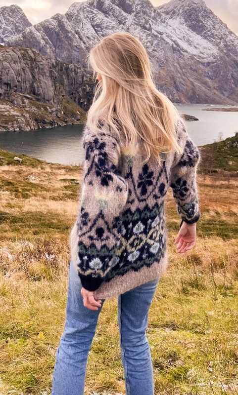 Alpeglød genser - Påfugl in Paris, Beige/navy blue