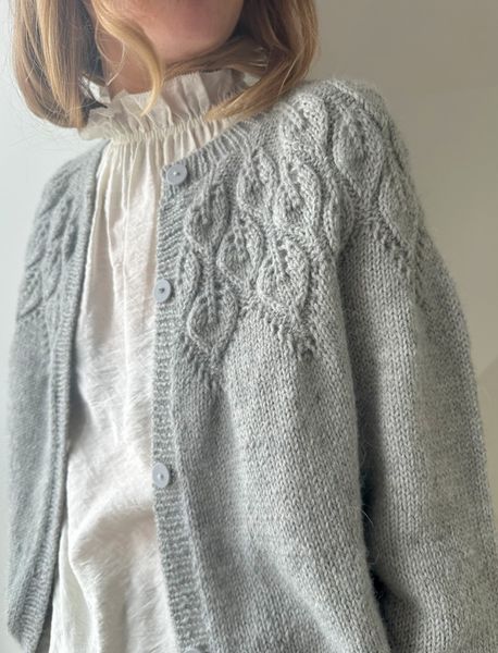 Hovedbilde Ella Cardigan (papirformat)
