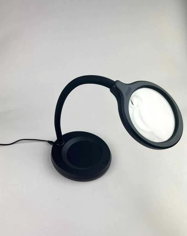 LED Desktop magnifier - bordlampe med forstørrelse og lys